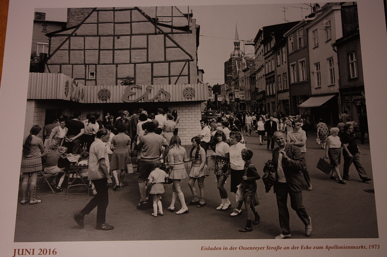 © <a class='unglow' target='_blank' href='https://de.wikipedia.org/wiki/Harry_Hardenberg'>Harry Hardenberg</a>
Eisladen Ecke Ossenreyer Str. / Apollonienmakt 1973
16.10.2015 23:05:05
Stralsund, wie es gestern war
Galerie